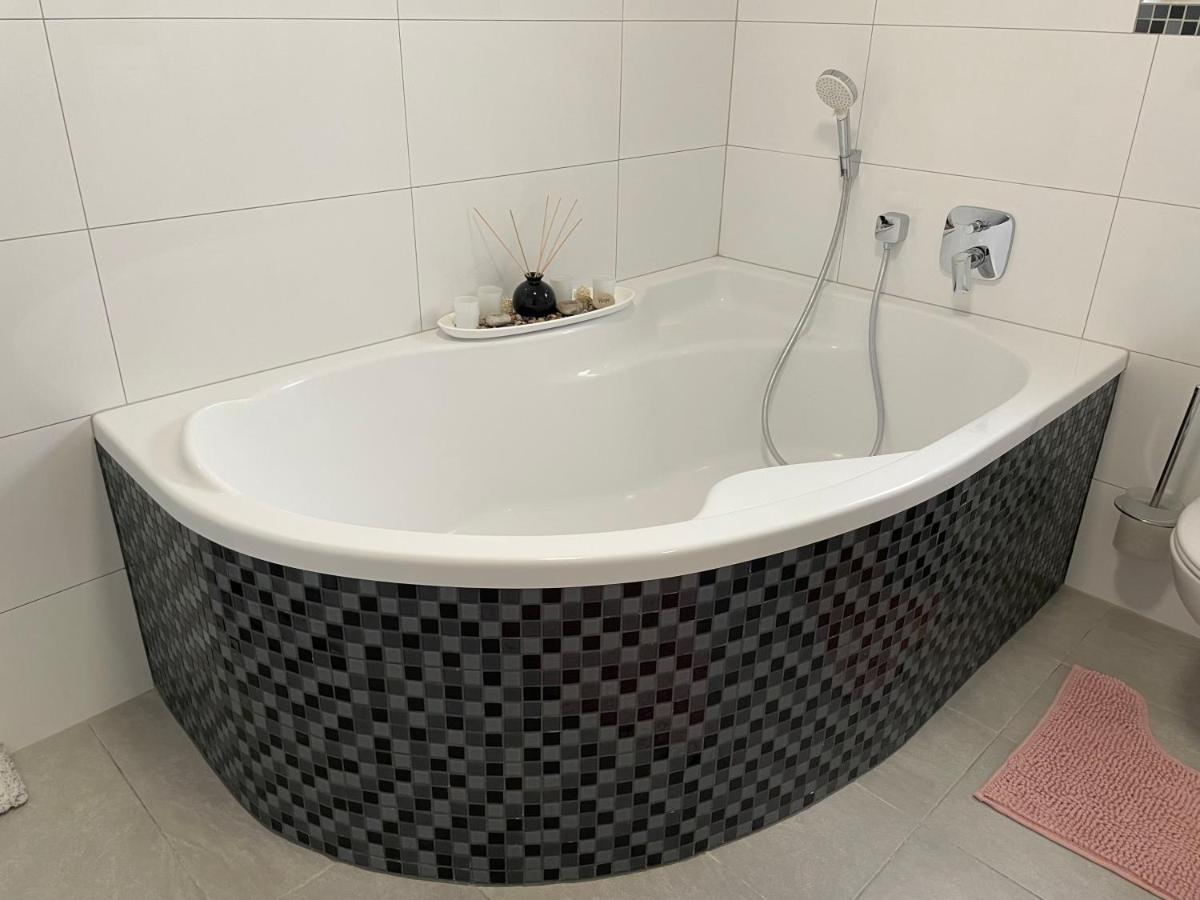 Prime Host Lovely Apartment 카를스루에 외부 사진