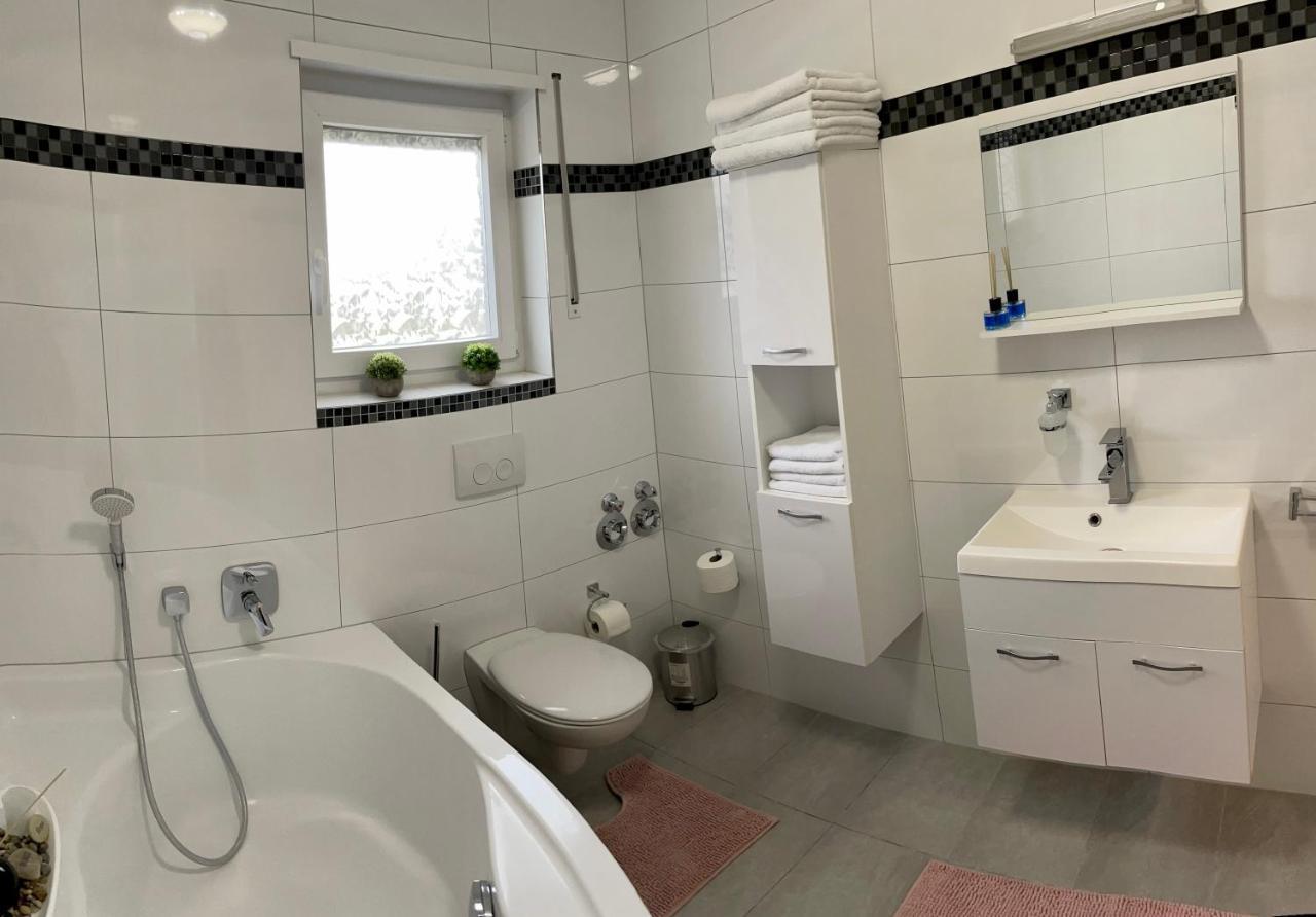 Prime Host Lovely Apartment 카를스루에 외부 사진