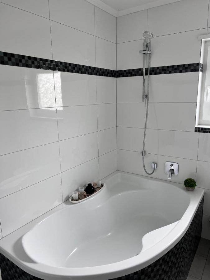 Prime Host Lovely Apartment 카를스루에 외부 사진